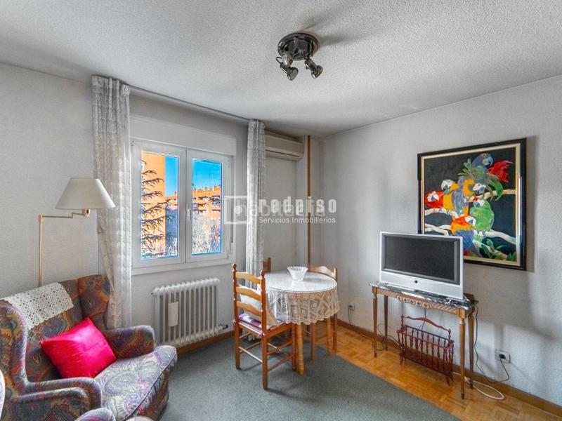 Foto 53d977a5-da53-41e1-b79d-cc34d876bfb1. Piso luminoso piso en esquina con vistas!! en Pavones Madrid