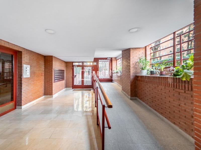 Foto 9c25dcb4-20d1-465a-86a2-be1dfa809b16. Piso luminoso piso en esquina con vistas!! en Pavones Madrid