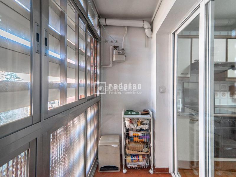 Foto b874e089-d93e-41db-90b5-ae425a77872e. Piso luminoso piso en esquina con vistas!! en Pavones Madrid