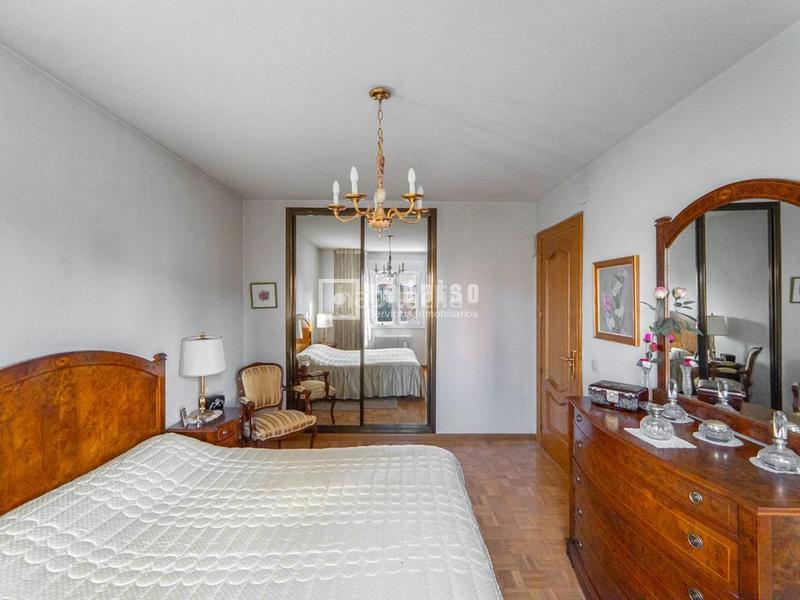 Foto bdd411d2-adc4-4bd4-8ed9-f34391ade2d8. Piso luminoso piso en esquina con vistas!! en Pavones Madrid