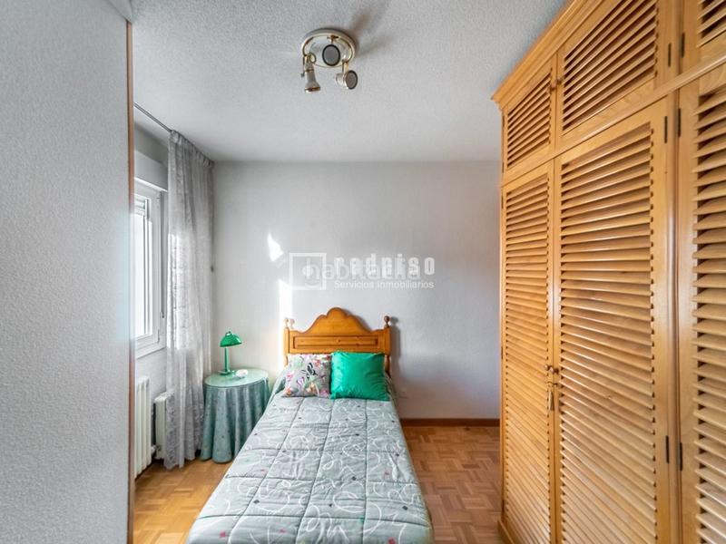 Foto c05ebc4b-0d2b-4018-a09b-5ff7e15797df. Piso luminoso piso en esquina con vistas!! en Pavones Madrid