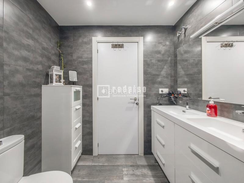 Foto a57ff4c1-0cdb-4178-afe4-3035981f9f27. Piso oportunidad en valdebernardo! piso totalmente reformado listo para entrar a vivir! en Madrid