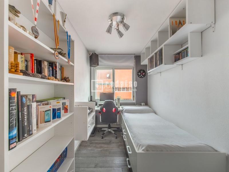 Foto d9e6b7e2-459e-41d2-8725-7e7c820b3d4c. Piso oportunidad en valdebernardo! piso totalmente reformado listo para entrar a vivir! en Madrid