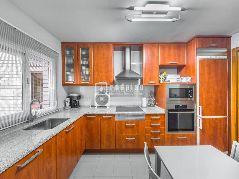 Foto d4b3bd0b-f566-4894-8d8a-b9688add3786. Appartement avec chauffage parking dans Pavones Madrid