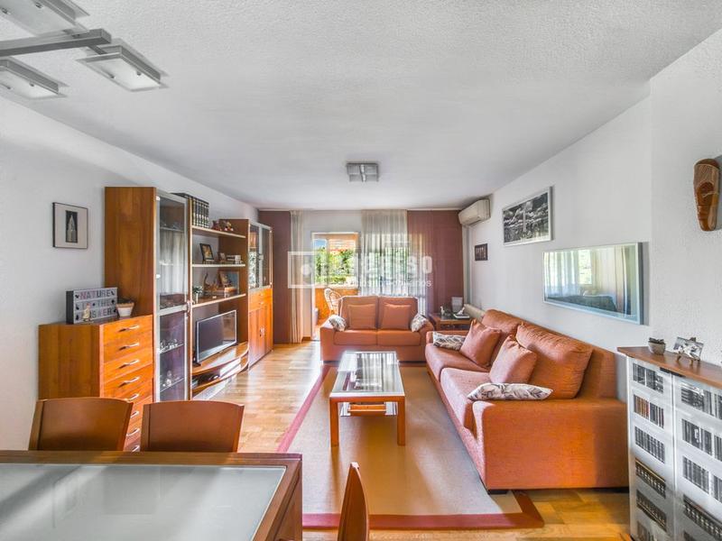 Foto f5b2b693-2749-44f0-aa55-b9d35b2c6258. Appartement avec chauffage parking dans Pavones Madrid