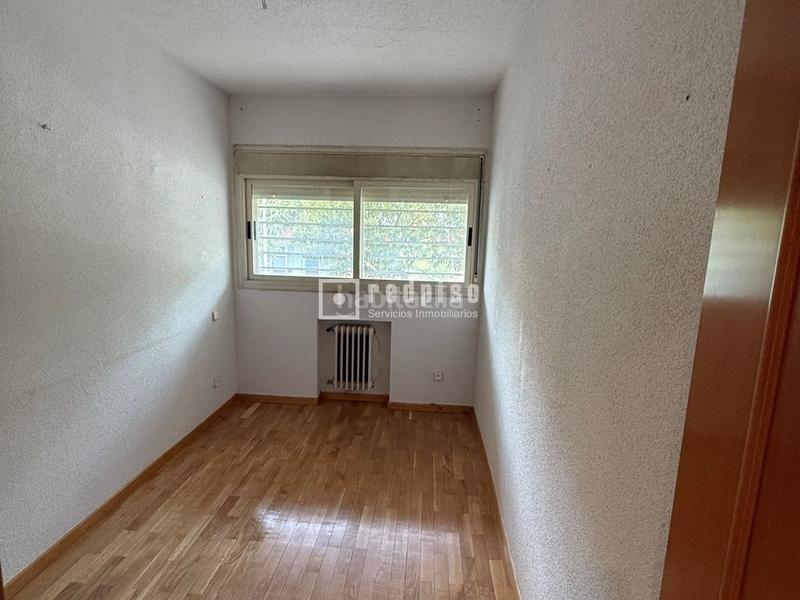 Foto 0d27da6d-d320-44ab-b13a-417921ab09b6. Piso  en venta en valdebernardo calle juglares en Madrid