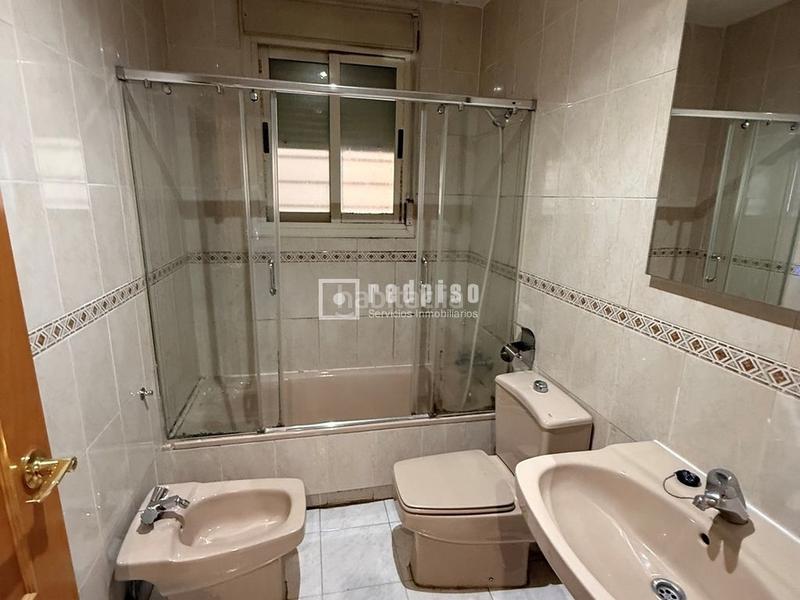Foto 61498cb0-b743-4fec-b5cd-cae94ee91a23. Piso  en venta en valdebernardo calle juglares en Madrid