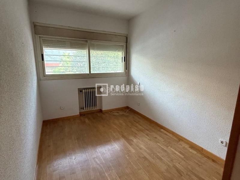 Foto d004f23d-1deb-4f65-beb9-a782f91020d8. Piso  en venta en valdebernardo calle juglares en Madrid