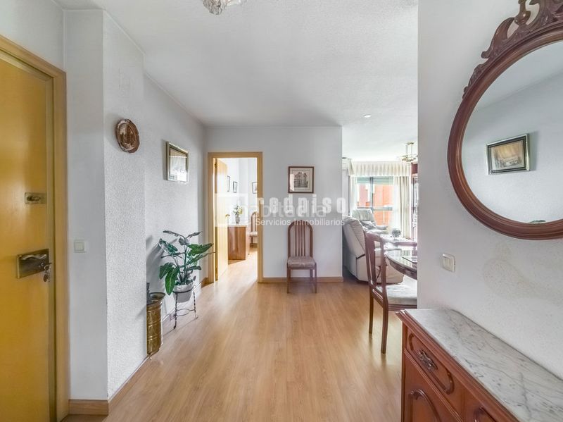 Foto a2bbee16-1c55-4c27-8be6-a13df86cffd7. Flat with heating parking in Valdebernardo-Valderribas Madrid