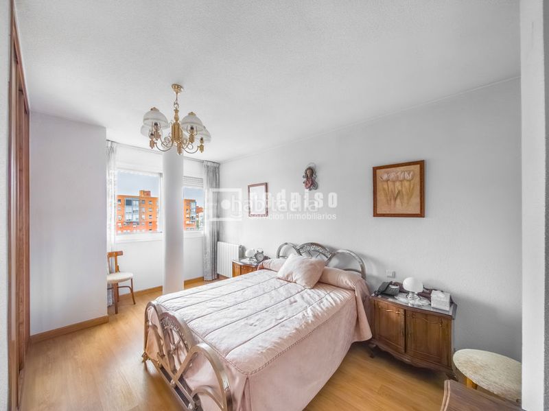 Foto f9bdf15d-1328-46a7-853f-3e189a80b87d. Flat with heating parking in Valdebernardo-Valderribas Madrid