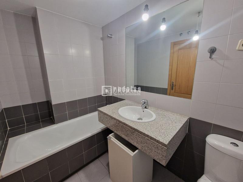 Foto c65dddf8-f706-4012-a49d-95924d676d9a. Etagenwohnung mit heizung parking in Simancas Madrid