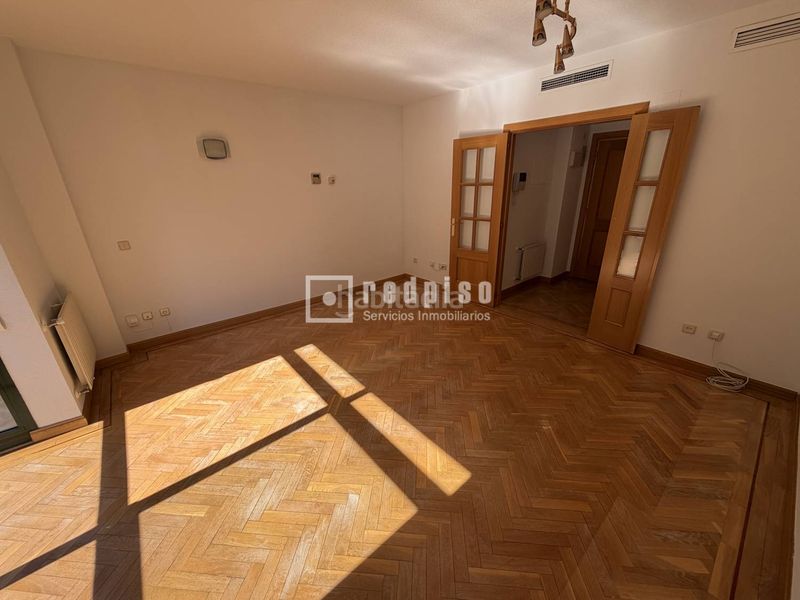 Foto 39d7ea78-7d4b-456d-bf3f-319c4ad7df72. Flat with heating parking pool in Pueblo Nuevo Madrid