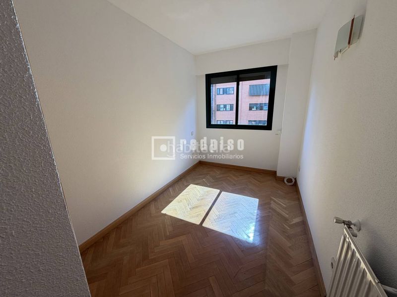 Foto 5612e657-572e-43fa-956b-1fd6b459003b. Flat with heating parking pool in Pueblo Nuevo Madrid