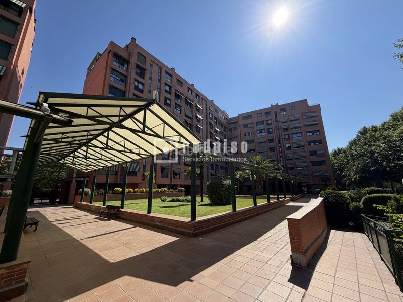 Foto d79aedcb-c175-4c97-b5bd-fe8c532f9805. Flat with heating parking pool in Pueblo Nuevo Madrid