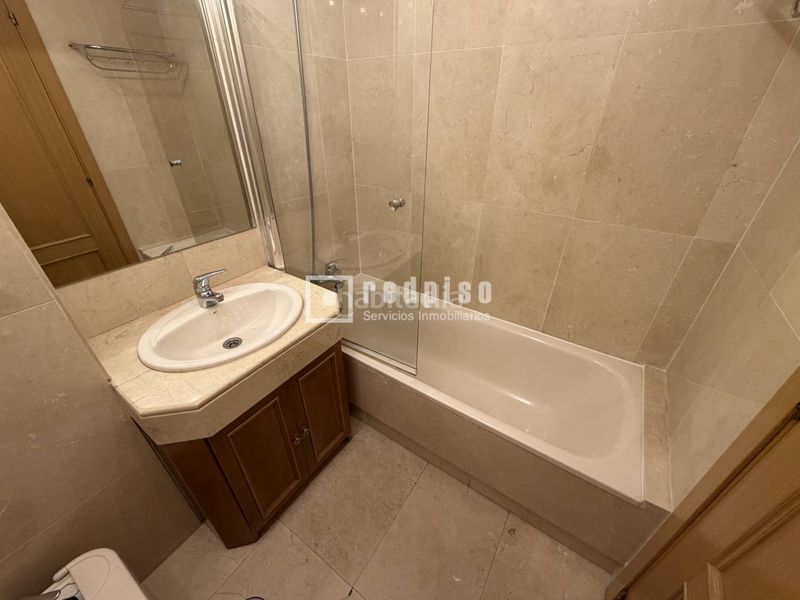 Foto f039847e-9060-40d1-91ac-e603254d244b. Flat with heating parking pool in Pueblo Nuevo Madrid