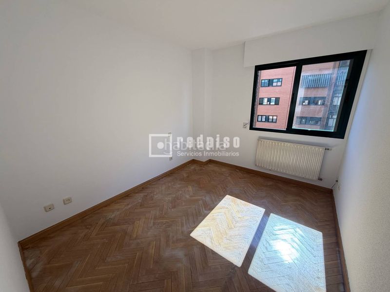 Foto f1448d5f-bc7a-4574-bbac-7c71c87655f9. Flat with heating parking pool in Pueblo Nuevo Madrid