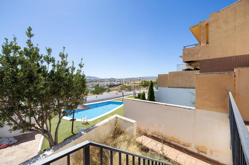 Foto 16412a13-7936-40cd-a7f2-3709f91d4cec. Casa adossada amb calefacció aparcament piscina a Gabias (Las)