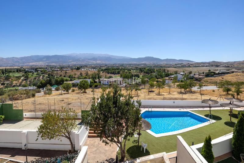 Foto 2656da38-599f-4c16-8bd3-b5eb4ba0add1. Casa adossada amb calefacció aparcament piscina a Gabias (Las)