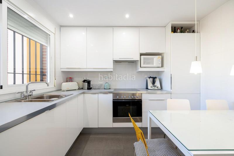 Foto 48c2809c-b74e-4556-ae0b-72367c4bf97e. Casa adossada amb calefacció aparcament piscina a Gabias (Las)