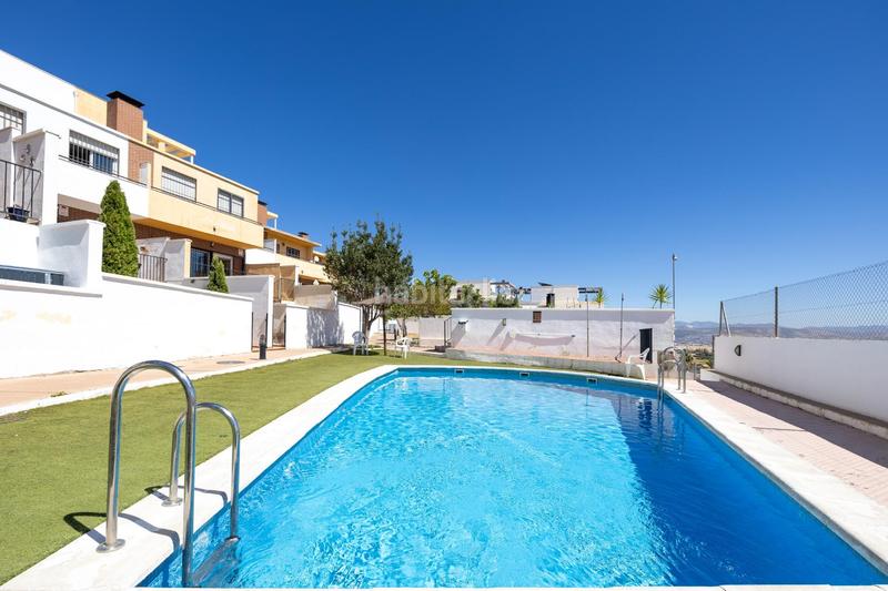 Foto 8e59c30a-8f44-435a-a2dd-642a40d41224. Casa adossada amb calefacció aparcament piscina a Gabias (Las)