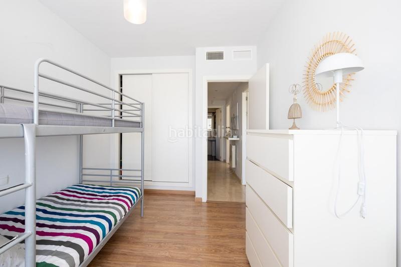 Foto d1b8bbfb-8b43-4f73-bcff-2527f2f5306e. Casa adossada amb calefacció aparcament piscina a Gabias (Las)