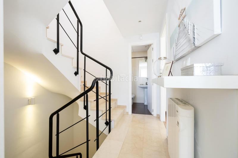 Foto dadbf7c9-ce3d-45b8-b1cb-501520d8aaf6. Casa adossada amb calefacció aparcament piscina a Gabias (Las)