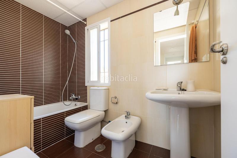 Foto ecb5fa56-a425-439f-a80c-36804e015f7e. Casa adossada amb calefacció aparcament piscina a Gabias (Las)