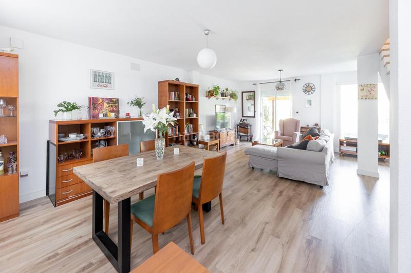 Foto f828d338-0e81-47cb-88c3-8b228cb3b6fe. Casa adossada amb calefacció a Villa de Otura