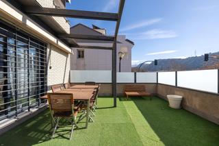 Casa in Crta. De la Sierra. Precioso casa con todo el confort y lujo que mereces en granada!