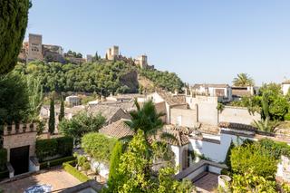 Casa adossada  C. frailes de la victoria, 5. Una joya con vistas a la historia de granada  vive en el corazn