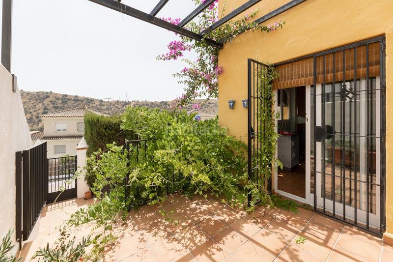 Foto 7bec13c2-6a9a-4aa9-aff8-3de3d7600024. Semi detached house with heating parking pool in Crta. De la Sierra Granada