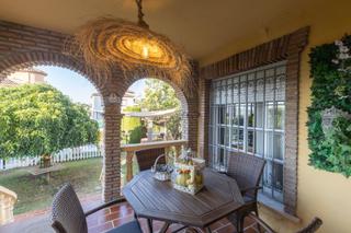 Chalet in La Zubia Ciudad. Chalet en venta en la zubia con licencia turística