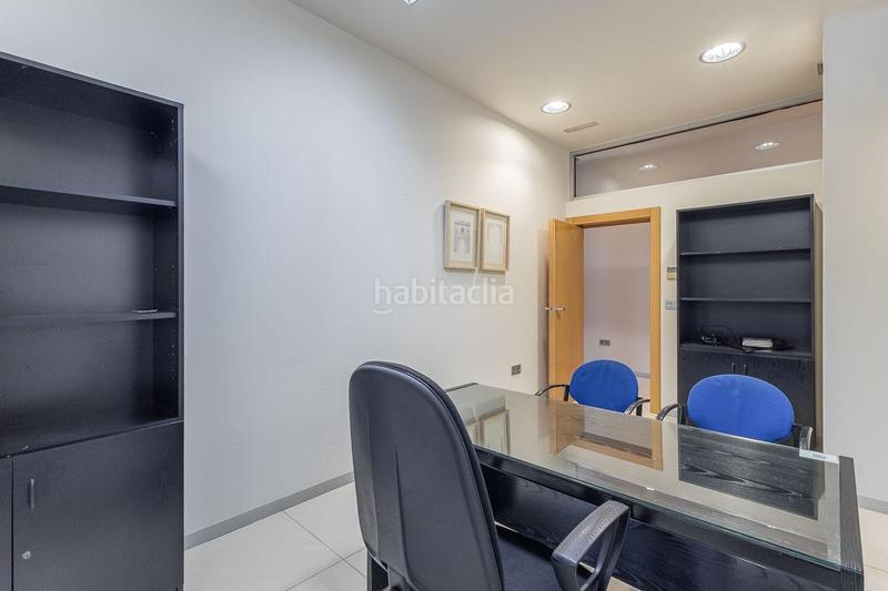 Foto 2b4f3377-676b-40e1-a3fc-54f52abe486b. Local comercial gran oficina en La Cruz Granada