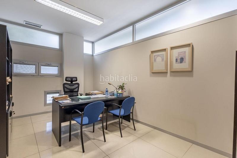 Foto ca0205e4-7e61-43c4-b0a3-20d46d7957b0. Local comercial gran oficina en La Cruz Granada