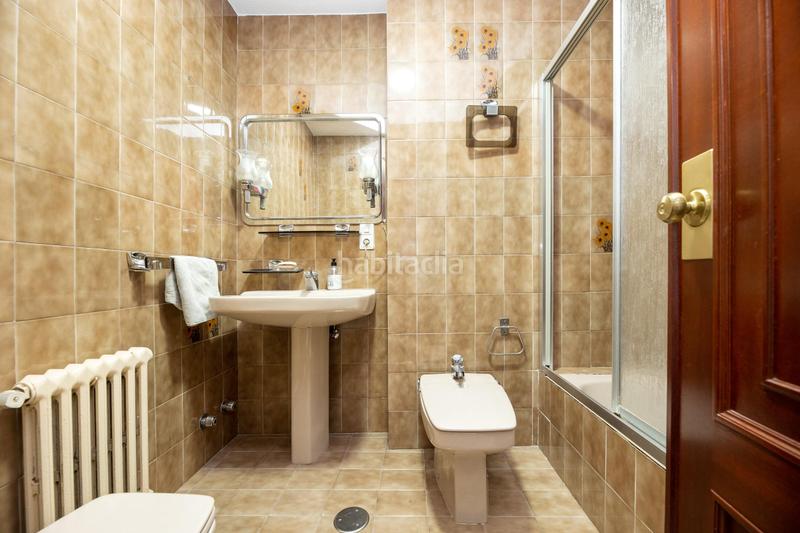 Foto cdfc35a0-08cf-4a51-a9d6-9fe0bca40ccb. Flat in avenida divina pastora 7 bloque 2 7 in San Ildefonso Granada