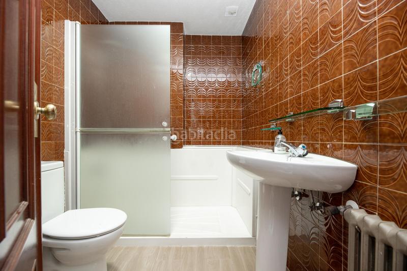 Foto d4a87f42-1be3-4adf-a01f-cf4c5bb93553. Flat in avenida divina pastora 7 bloque 2 7 in San Ildefonso Granada