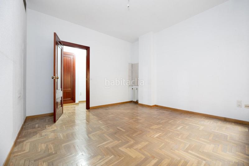 Foto dc421ce3-bdf6-4868-b6f5-e6f4871f63bd. Flat in avenida divina pastora 7 bloque 2 7 in San Ildefonso Granada