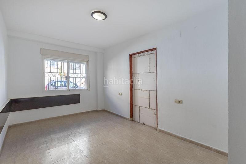 Foto df592123-6d06-458a-a7b9-c3f527ee28fd. Casa adosada adosado con dos viviendas independientes ideal para vivir o invertir! en Armilla