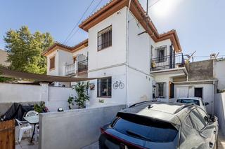 Casa adossada en Peligros. Casa adosada en peligros