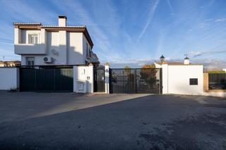 Casa aparellada en Murillo 7. Preciosa casa pareada en venta en ogijares, ideal para familia.