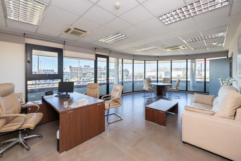 Foto a06cda26-8897-439b-aae8-c81d5610dcd0. Edifici a Peligros