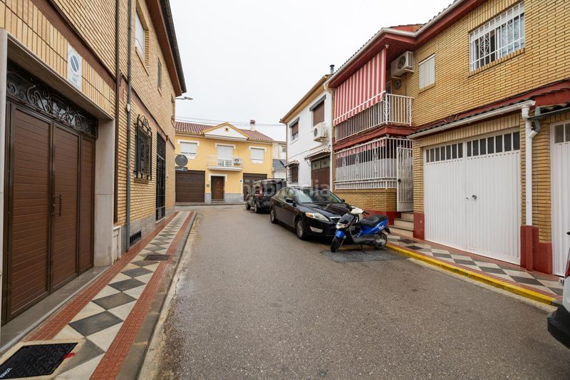 Foto 82f710c2-1481-4f87-a349-6d728618260d. Casa adossada amb aparcament a Atarfe