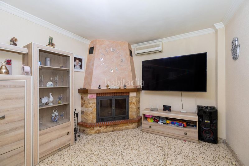 Foto b178a513-5fe4-4159-a424-316a5e646fc8. Casa adossada amb aparcament a Atarfe