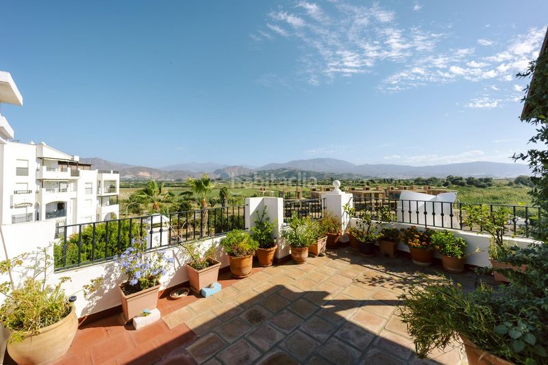 Foto 54d61338-b59f-4033-ad88-abe96607d7e4. Àtic amb aparcament piscina a Salobreña costa Salobreña