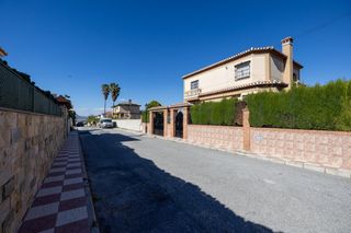 Chalet in Cúllar Vega. Chalet en ventorillo, cullar. parcela con piscina. dormitorio en
