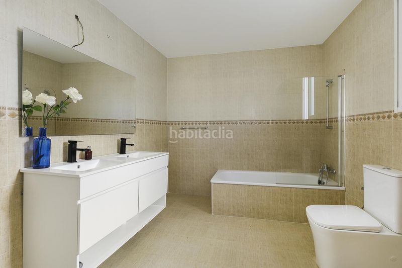 Foto 7e0ede9f-9f66-4770-ae35-e0a828a08677. Àtic amb aparcament a Cúllar Vega