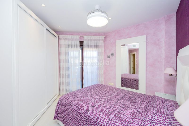 Foto 930e4a89-13b4-4667-a492-c6e1ffc9a331. Àtic amb aparcament piscina a Playa de Granada Motril