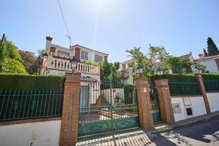 Chalet  Calle de la borgoña. Chalet independiente en villa de otura