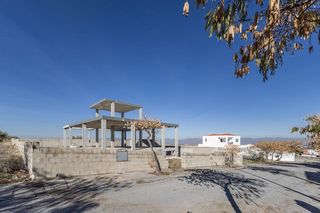 Chalet en San Francisco - El Chorrillo. Parcela exclusiva con estructura de chalet independiente y pisci