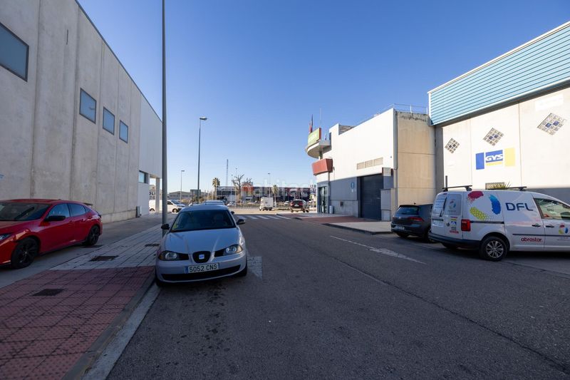 Foto 4a37c0ce-ba3e-4c4d-afe5-d13bc5cafdec. Edificio in Peligros